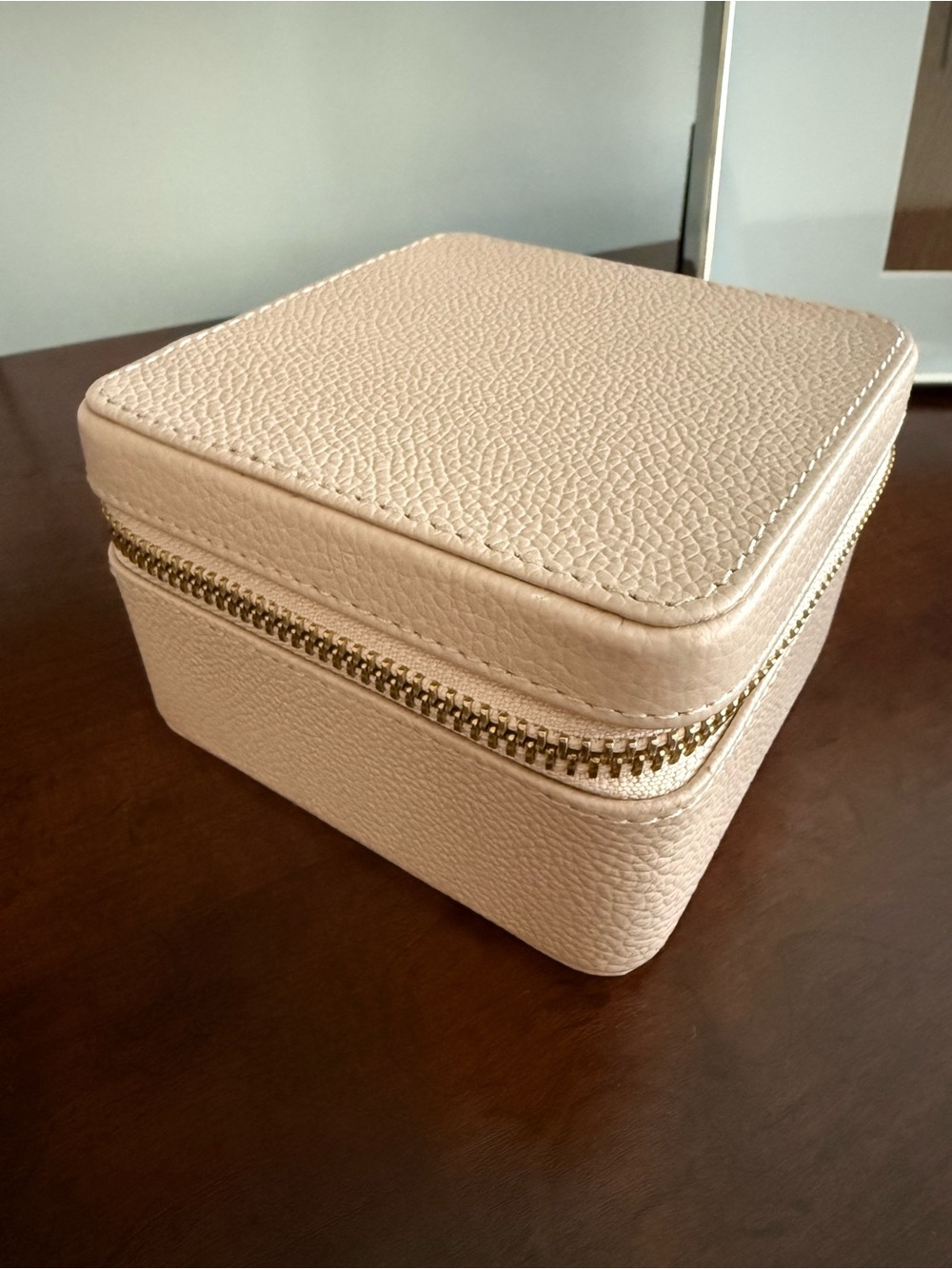 Pottery Barn Pebbled Cream Jewelry Travel Case with Gold Zipper - Picture 1 of 3
